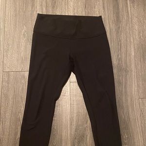 Lululemon wunder under black legging size 12 25”